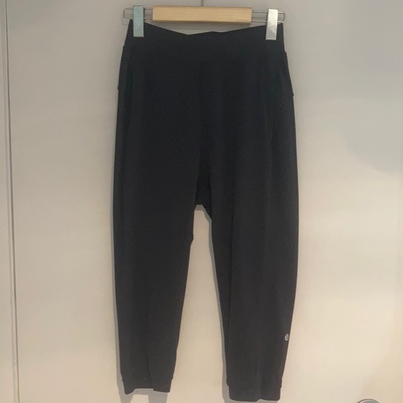 lululemon athletica Pants - ⭐️2/$35 LULULEMON Black cropped baggy pants Size XS